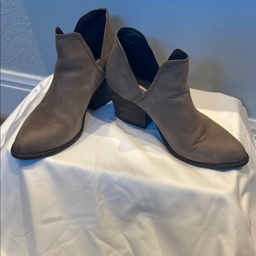 Size 10 Women's Adelphi Steve Madden Ankle Boot